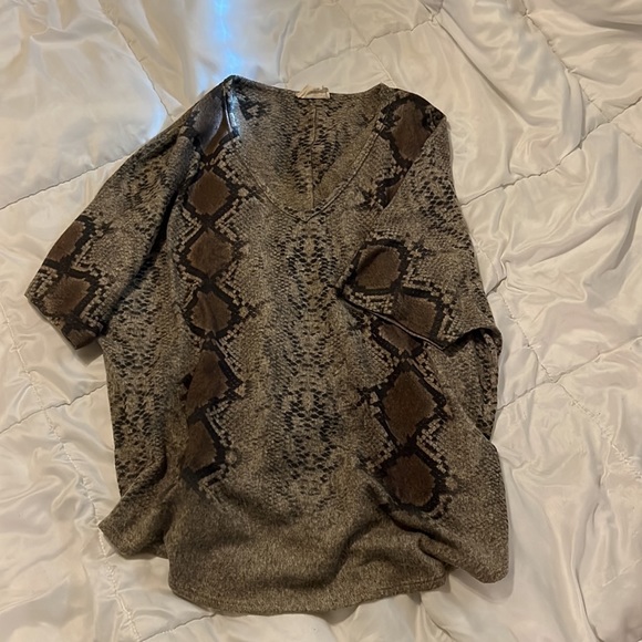 Snakeskin print top - Picture 2 of 2